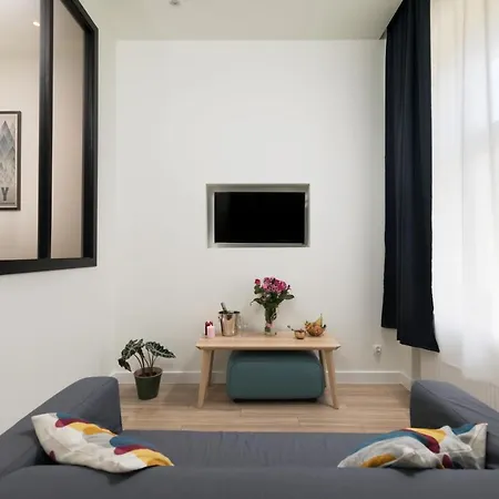 Platinum Apartment *