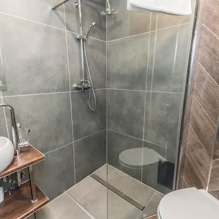 Platinum Apartment *